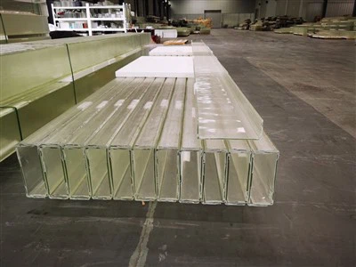 U saluran kaca untuk dinding tirai